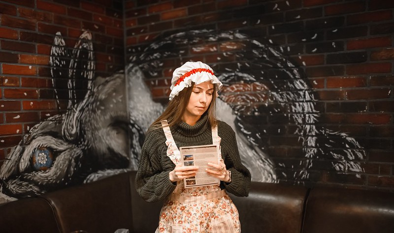 Выездные квесты на Международный женский день: организаторы проводят игру в школе Ижевске