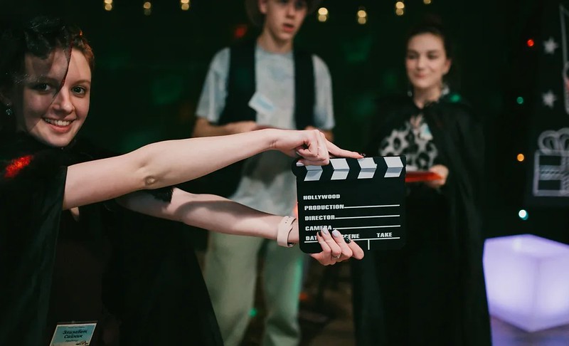 Городские огни и праздничное настроение в Izhevsk