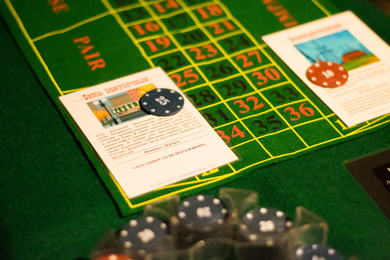 Ведущий развлекает гостей на корпоративе в Izhevsk