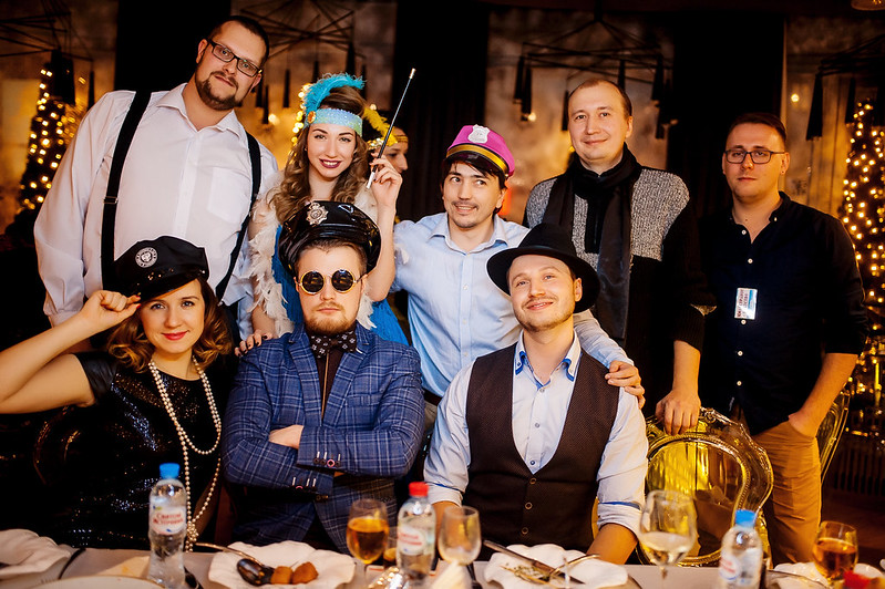 Команда компании празднует Новый год в ресторане Izhevsk